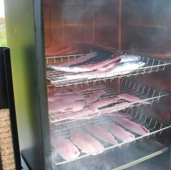 Bradley Digital Smoker 4-Rack / Elektro Räucherofen -Grillen Im Freien 13238 Bradley Smoker Fisch roh