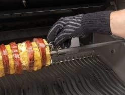 Napoleon BBQ Grillhandschuh Aramid Mit Silikon (1 Stück) -Grillen Im Freien 62145 grilling gloves in use napoleon grills 1