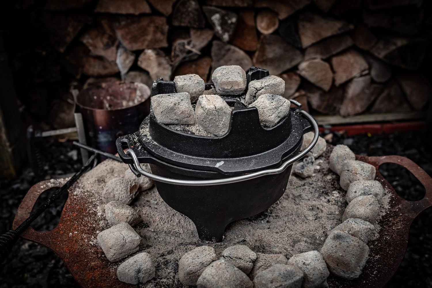 Grillfürst Dutch Oven Set BBQ Edition DO2 - X-DEAL Inkl. Tragetasche / Aufbewahrungstasche, Gusseisen Pflege Und Deckelheber 6 Grillfürst Dutch Oven Set BBQ Edition DO2 - X-DEAL Inkl. Tragetasche / Aufbewahrungstasche, Gusseisen Pflege Und Deckelheber – Bild 4