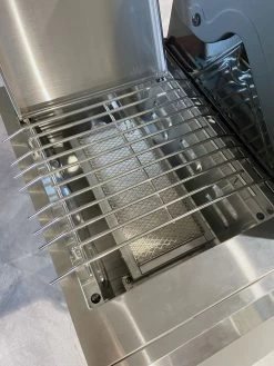 Grillfürst G520G 5-Brenner Gasgrill - Eintracht Frankfurt Edition - Gusseisenroste - X-DEAL Inkl. Zubehörpaket -Grillen Im Freien Grillfuerst Gasgrill 520E Steakbrenner hoehenverstellbarer Rost