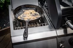 Grillfürst G210G 2-Brenner Gasgrill Mit Hochtemperaturbrenner Und Gusseisen Rosten -Grillen Im Freien Grillfuerst Gasgrill G210G Gusspfanne Steakzone