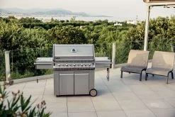 Napoleon Prestige Pro 665-3 Edelstahl Gasgrill Inkl. Drehspieß - X-DEAL Inkl. Napoleon TravelQ PRO285 Kompakt Gasgrill -Grillen Im Freien Napoleon Prestige Pro 665 Edelstahl Gasgrill Lifestyle