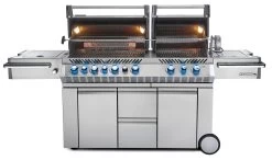 Napoleon Prestige Pro 825-3 Edelstahl Gasgrill Inkl. Drehspieß Und Bodenbeleuchtung - Modell 2023 - SMART Deal Inkl. Grillfürst Grill Control Mit Companion Device Und Einstichthermometer -Grillen Im Freien Napoleon Prestige Pro 825 Gasgrill offen
