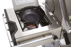 Napoleon Prestige Pro 825-3 Edelstahl Gasgrill Inkl. Drehspieß Und Bodenbeleuchtung - Modell 2023 - SMART Deal Inkl. Grillfürst Grill Control Mit Companion Device Und Einstichthermometer -Grillen Im Freien Napoleon Prestige Pro 825 Seitenbrenner Gemuesekorb