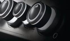 Napoleon Rogue SE 625 Gasgrill, Schwarz Mit Gussrosten, Sizzle Zone Und Heckbrenner - Modell 2023 -Grillen Im Freien Napoleon Rogue SE Drehknoepfe beleuchtet