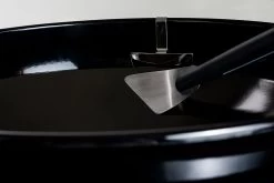 Outdoorchef Trichter Reinigungsset Für EASY FLIP Trichter -Grillen Im Freien Outdoorchef Trichter Schaber Anwendung02 1