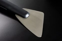 Outdoorchef Trichter Reinigungsset Für EASY FLIP Trichter -Grillen Im Freien Outdoorchef Trichter Schaber Detail Klinge 1