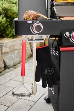 Rösle Videro G2-S VARIO+ Schwarz Gasgrill - FC Bayern Edition - Inkl. FC Bayern Abdeckhaube Und Grillbürste -Grillen Im Freien Roesle FC Bayern Videro Grill Prime Zone Besteckhaken