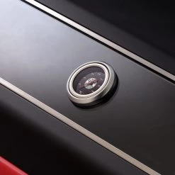 Rösle Videro G2-S VARIO+ Schwarz Gasgrill - FC Bayern Edition - Inkl. FC Bayern Abdeckhaube Und Grillbürste -Grillen Im Freien Roesle Gasgrill Videro FC Bayern Detail Deckeltermometer