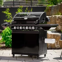 Rösle Gasgrill Magnum PRO G4-S - X-DEAL Inkl. Abdeckhaube Und Gusseisen Grillplatte - Modell 2023 -Grillen Im Freien Roesle Magnum PRO G4 S Lifestyle