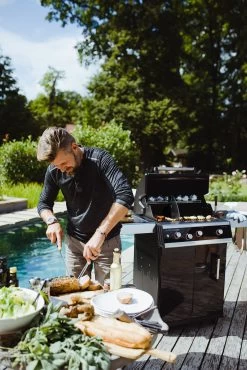 Outdoorchef Dualchef 325 G Gasgrill Mit Seitenkocher + BLAZING ZONE Infrarotbrenner -Grillen Im Freien outdoorchef dualchef 325 g garten 18 700 02